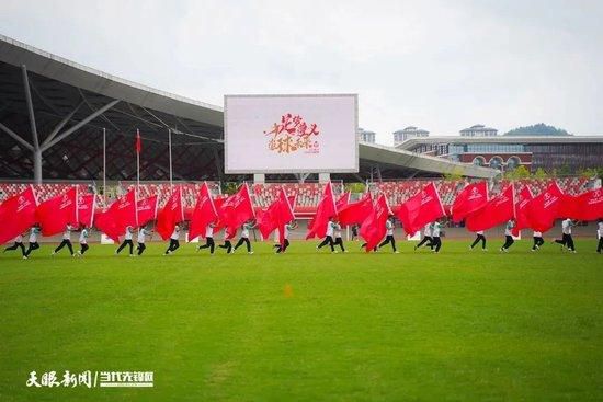 这些棺材，一个个用的都是又薄又烂的破木板拼接而成。